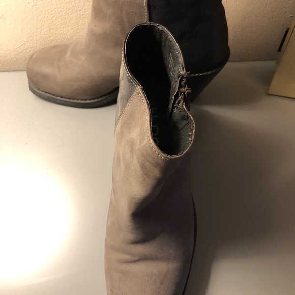 Aldo zip two tone shoe bootie. Size 5. Colours black and grey. - Picture 3 of 6